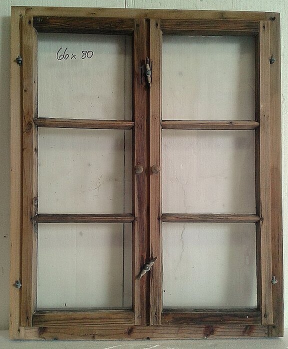 Fenster mit Sprossen Gelaugtes Fenster mit Sprossen