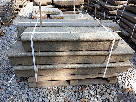 Alte Granitstufen nach Maß Alte Granitstufen nach Wunschmaß