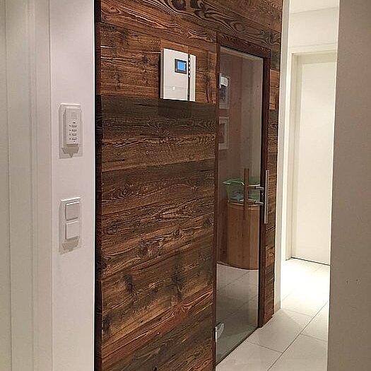 Saunaverkleidung mit Altholzbrettern Altholz Sauna