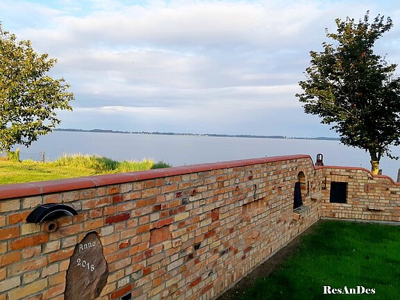 Ziegelmauer - Gartenmauer aus alten Ziegeln Ziegelmauer - Gartenmauer aus alten Mauersteinen