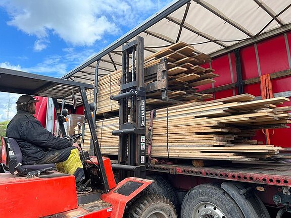 Wir liefern Altholzbretter