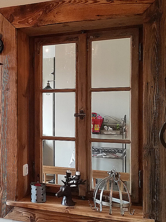Raumteiler mit alten Fenster Altholzfenster Raumteiler
