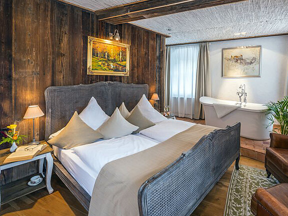 Wandgestaltung mit rustikalen Wandpanelen Wandgestaltung mit rustikalen Wandpanelen