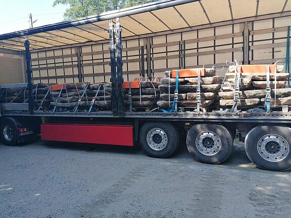 Wir liefern Gehwegplatten bis zu Ihrem Projekt