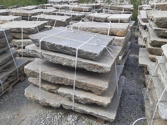 Alte Krustenplatten aus Oberlausitzer Granit